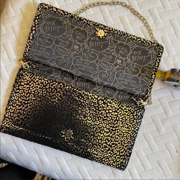 ❤️🔥Betsey Johnson - Metallic Gold Leopard Print Bag - Picture 4 of 5